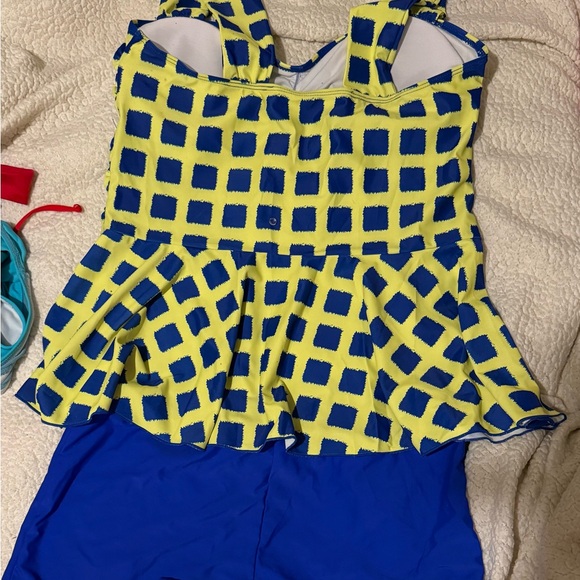 Bathing suit - Picture 2 of 4